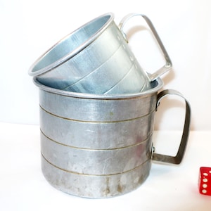 ALUMINUM 1 & 2 CUP MEASURING CUPs Set Handled Vintage Pair Retro Country Cook Kitsch Kitchen Classic Lover Collector Gift