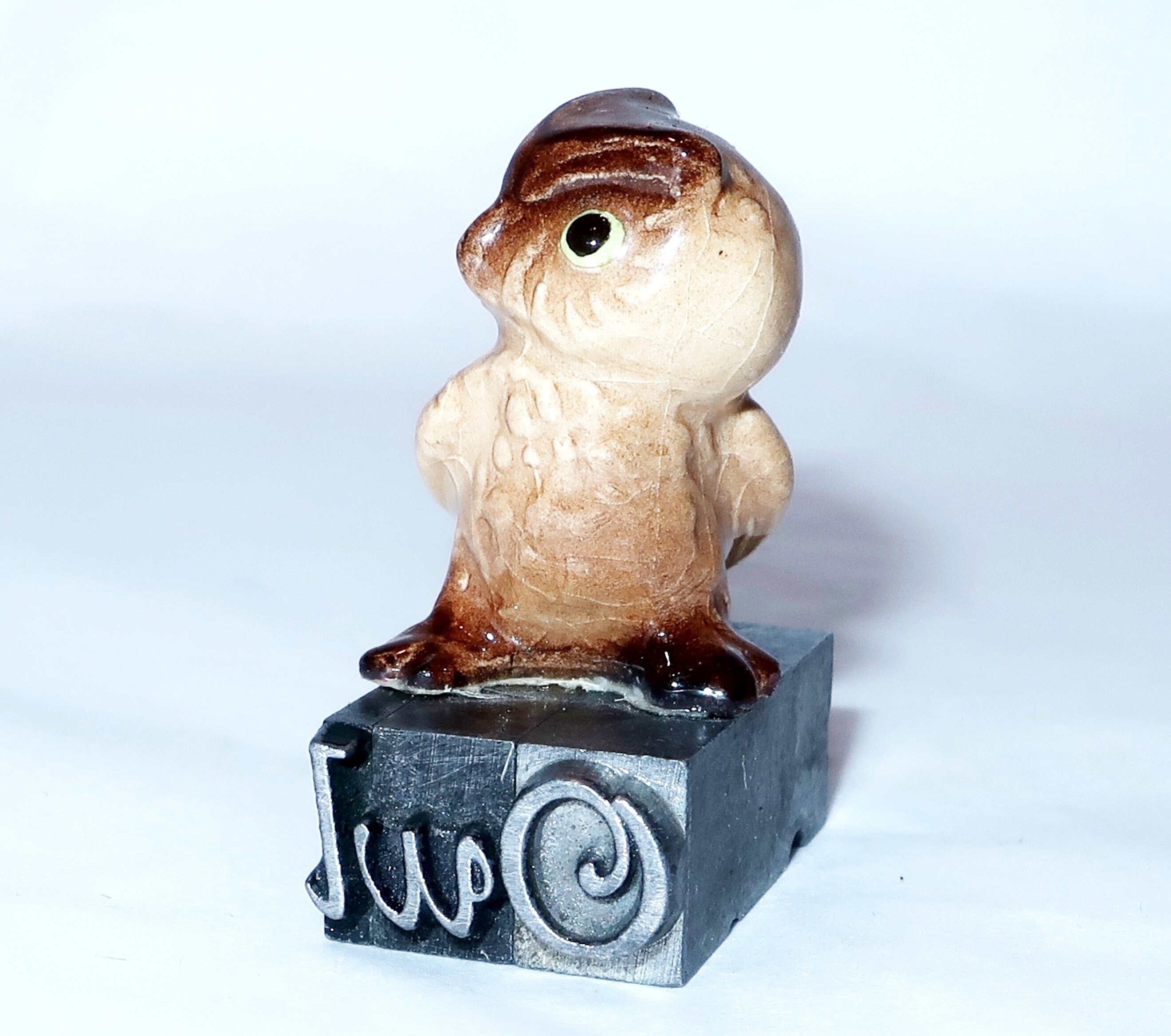 HAGEN RENAKER OWL Sitting on a Metal Printer Owl Stamp Baby Owlet Yellow Eyes Figurines Retired Horn
