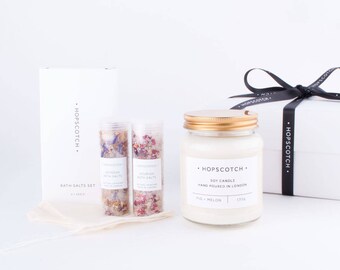 Relax Gift Box - Huidverzorging en Soja Candle Gift Set Made in the UK - perfect cadeau voor haar, cadeau voor zus, cadeau voor mama