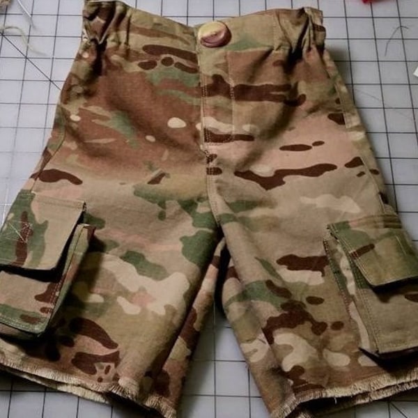 Noisy Dirt Cargo Shorts PDF Pattern and tutorial - TWEEN/TEEN sizes 9 - 18 - Boys (and girls)