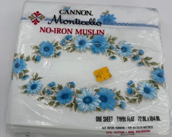 Cannon plat hoeslaken, tweepersoons, wit, blauw, bloemenprint, Monticello, strijkvrij, mousseline, vintage, VS
