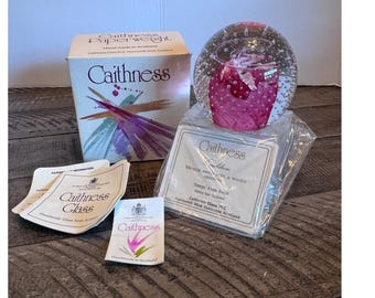Cauldron fermacarte Caithness color rubino, 7,6 cm, in vetro artistico con bolle controllate e scatola.