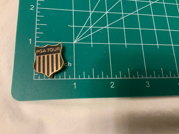 PGA Tour Lapel Pin - PGA Tour Pro Memorabilia - image 4