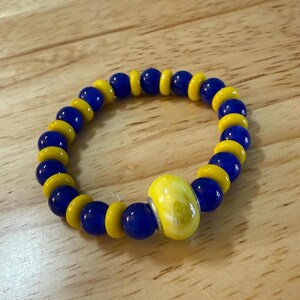 Blue and Yellow Beaded Stretch Bracelet: Glass Bead Jewelry (5.75&quot;)
