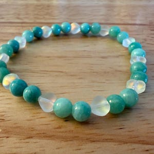 Iridescent Hearts Bracelet, Beaded Stretch Bracelet, Seafoam/Minty Green and Iridescent, Stackable Bracelet, 6.5” Stretchy Bracelet