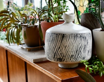 Midcentury Modern Handmade Ceramic Pottery White Raku Flower Vase or Pot by Floy Shaffer, ca. 1970's, Toledo, Ohio, American