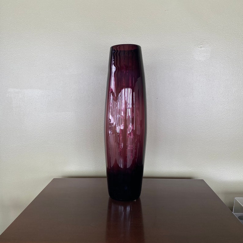 1960s Mid-Century Modern large tall purple hand-blown Glass Vase 19.25 image 3