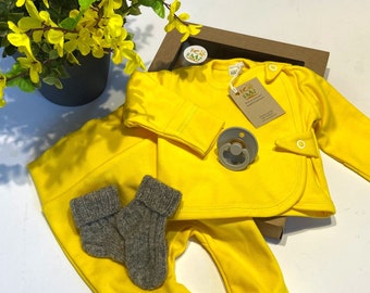 Organic cotton yellow clothing set, newborn first outfit, wool baby socks, shower gift unisex, newborn clothing set,  bibs latex pacifier