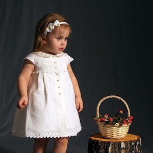 Weiße Leinen-Kleid, Taufe Kleid, Mädchen Leinenkleid, Taufe Kleid, häkeln Netzkabel, Blumenmädchen Kleid, festliches Kleid, Baby Mädchen Kleid