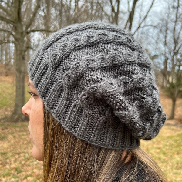 Modèle de bonnet en tricot torsadé