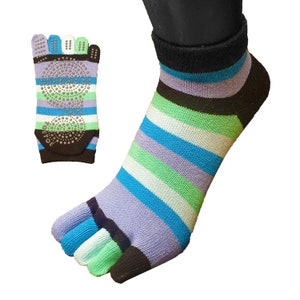 TOETOE - YOGA&PILATES - Anti-Slip Sole Mid-Calf Toe Socks (UK 3-5.5 | EU 35-38, Black