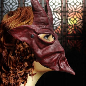 Masque de démon costume de corne en cuir rouge diable cospaly GN renaissance wicca païen magique
