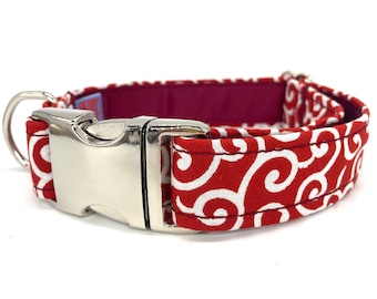 Collare per cani KomachiDog, tessuto tipico giapponese Shiba Inu, fibbia in metallo originale del produttore, elegante stampa Karakusa rossa, fatto a mano in Spagna.