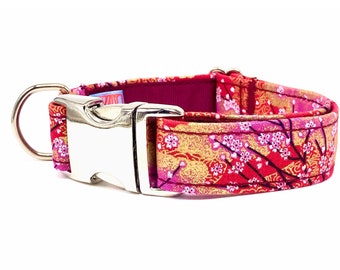 Collare per cani KomachiDog con motivo floreale rosso, elegante design a fiori di ciliegio con fibbia in metallo, tessuto di cotone di ispirazione giapponese, guinzaglio abbinato, SAKURA