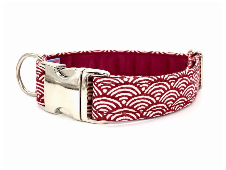 Handmade dog collar made with Japanese Seigaiha fabric, wave print.