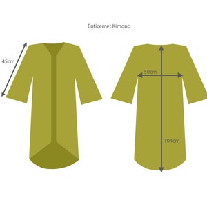 Op de afbeelding: Platte illustratie van een groene kimono met afmetingen in centimeters. De kimono wordt van voren en van achteren getoond. De tekst "Enticemet Kimono" staat bovenaan. De mouwlengte is 45 cm, de schouderbreedte is 50 cm en de totale lengte is 104 cm.