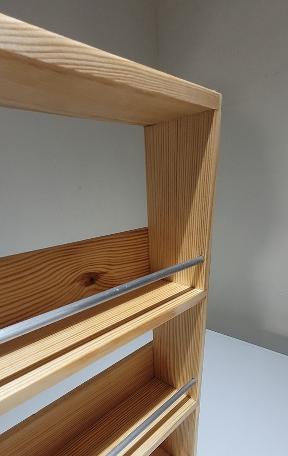 Especiero de madera de tres estantes para puertas de gabinete Rev-A-Shelf -  Richelieu Hardware