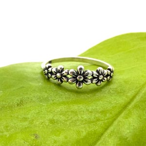 Little Flowers Silver Ring/ Stacking Band / Flower Child / Daisy / 925 Sterling, SR13