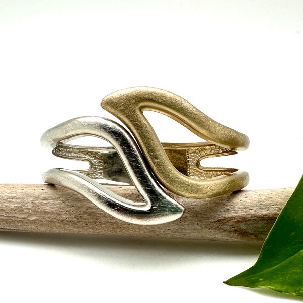 Pulsera brazalete de oro y plata // Pulsera con bisagras de dos tonos // Plata sin deslustre Acabado dorado Latón // Tamaño 7 pulg.