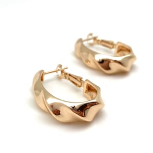 Gold gewellte Creolen // Gold Lever Back Creolen // Gold Oval Creolen // Helle Gold Creolen // 18k Goldfill - anlaufgeschützt