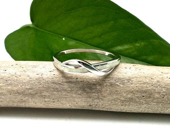 White Opal Silver Band Ring / Simple Opal Little Ring / White Opal Stacking Ring / 925 Sterling / size 4-10