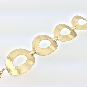 Brushed Gold Oval Link Bracelet // Gold Rhodium Finish // Light Weight // Tarnish Free // Wholesale Price // Fits 7&quot; to 8&quot; Wrist //