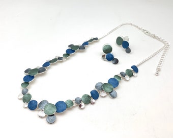 Conjunto de collar y pendientes de color oliva y mezclilla, joyería hipoalergénica, juego de 12 piezas.