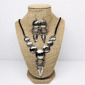 Vintage Peruvian Coin Necklace and Dangle Earrings Set Un Sol De Oro Llama Coin Boho Bohemian Jewelry Silver Tone