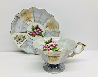 Vintage tekopp och fat i lusthus: Rosa blommor, förgyllt med guld, tillverkad i Japan
