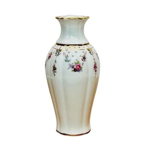 Royal Antoinette Jasmine Vase 7