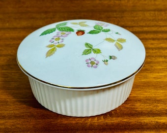 ヴィンテージ ウェッジウッド ワイルドストロベリー ボーン