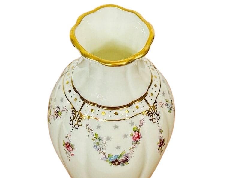 Royal Antoinette Jasmine Vase 7