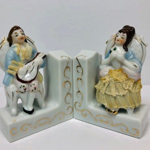 Vintage Lace Figurine Porcelain Small Bookends Colonial Couple Marked Foreign image 2