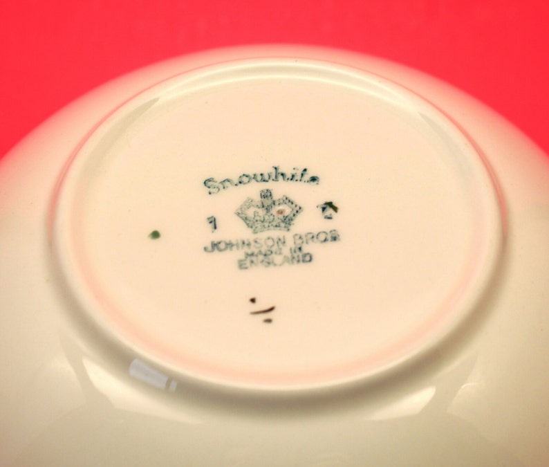 Johnson Brothers Whitehall Covered Bowl
