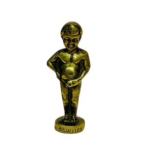 Boy peeing figurine - Etsy 日本