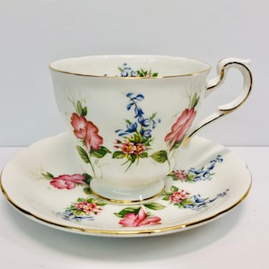 Vintage Paragon Pink Sweet Peas Teacup and Saucer Purple Flower Bouquet White Cup and Saucer