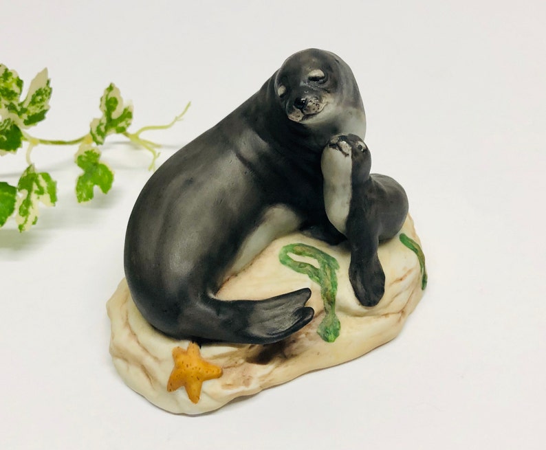Vintage Franklin Mint Hawaiian Monk Seal Porcelain Figurine Endangered Mother and Baby Animal 1989