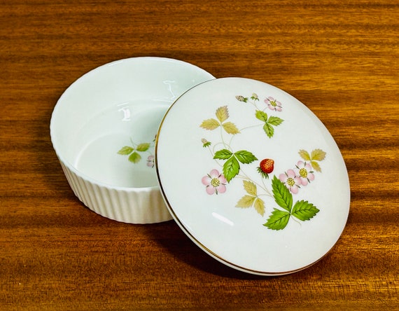 ヴィンテージ ウェッジウッド ワイルドストロベリー ボーン