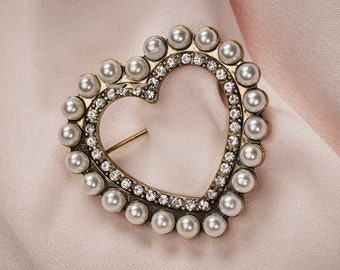 Broche en perles en forme de coeur vintage des années 1950
