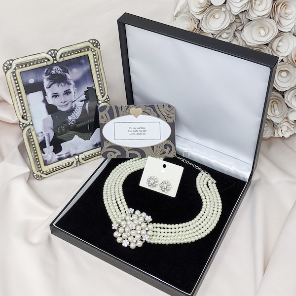 Vintage inspirierte Audrey Hepburn Halskette & Perlenohrclips mit kostenloser Geschenkbox