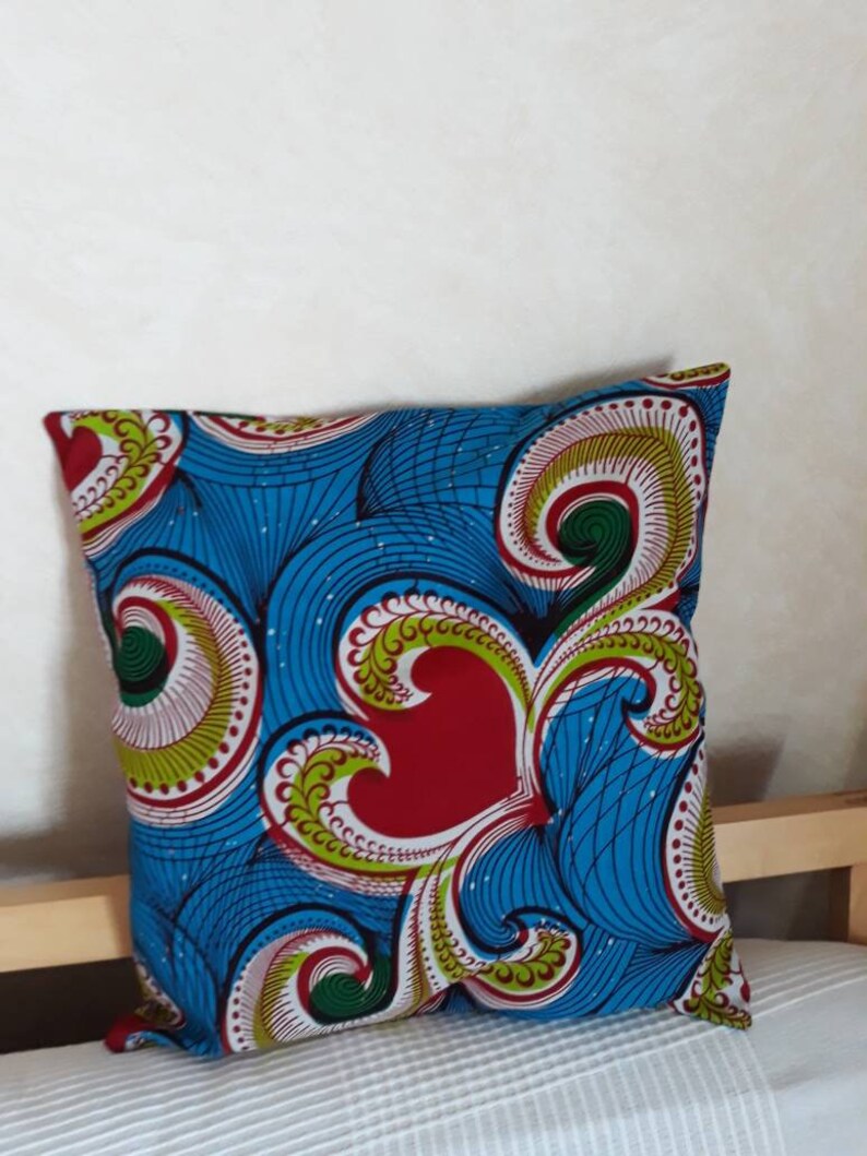 Housse de coussin en tissu africain ou wax image 1