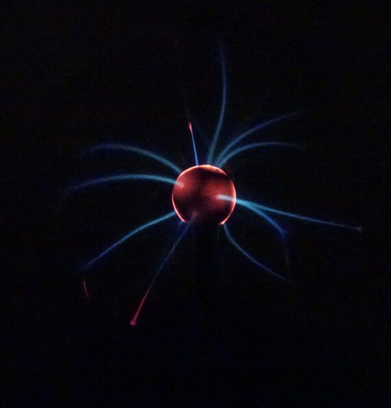 Illuma Storm Globe Light Plasma Ball by Radio Shack Realistic