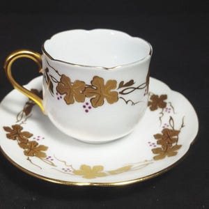 Japanese demitasse cup and saucer tulip shape rim gold leaves vines