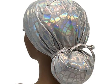 Gorro quirúrgico elástico con cola de caballo, estampado tie-dye en crema y plata Ava, gorro quirúrgico de enfermera