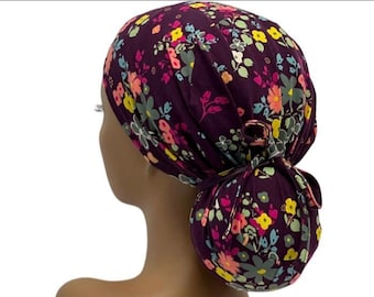 Gorro quirúrgico elástico con cola de caballo, color burdeos, gorro quirúrgico floral para enfermera, fabricado en EE. UU.