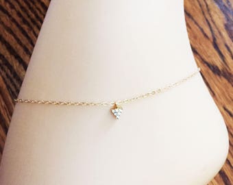 Anklet oro minimalista - Caviglia Triangolo C ' - Bracciale cavigliere geometrico - Catena Piena d'Oro - Piccola Caviglia - Gioielli Triangolo - Caviglia Dainty