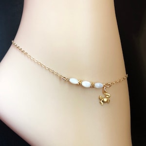 Shell Anklet - Gold Crab Anklet - Beaded White Ankle Bracelet - Dainty Anklet - Sea Anklet - Beach Anklet - Beach Wedding - Gold Anklet