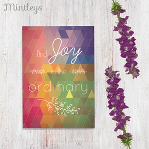 Cita imprimible, arte de pared, decoración, 8x10, tamaño carta estadounidense y A4, encuentra alegría en lo cotidiano, tipografía, ilustración, Mintleys, archivo digital