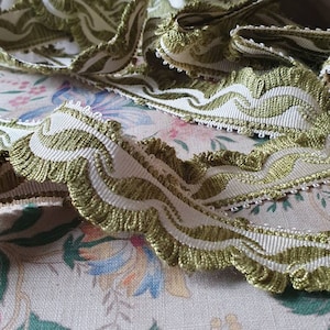 4.26 Mtrs of Vintage French Shimmering Olive Green & Creamy Ecru Scolloped Edge Passementerie Trim,Versatile Textile for Home Decor Projects