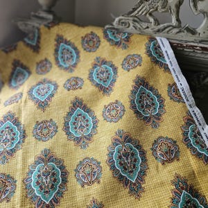 Trio Små Kuponger av Vintage Franskt 1960-tals Romanex de Boussac MISTRAL Grand Teint Tyg Rester - Guld & Grön Brocante Hitta Textil - ca 1966...